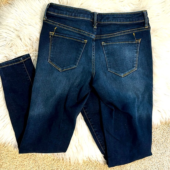 Mid-Rise Jegging skinny jeans with holes - Picture 2 of 4